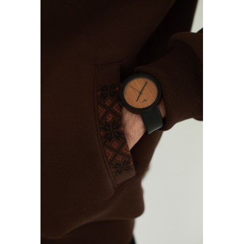 Толстовка с высоким воротником в коричневом цвете