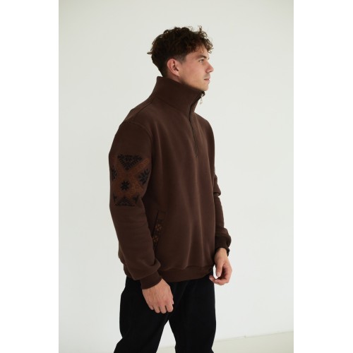 Толстовка с высоким воротником в коричневом цвете