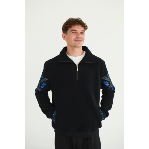 Толстовка с высоким воротником в черном цвете