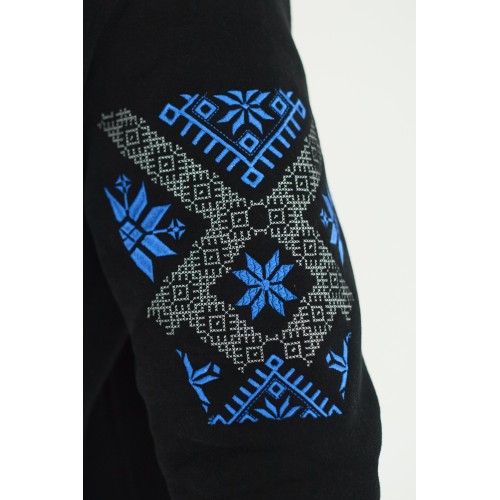 Толстовка с высоким воротником в черном цвете