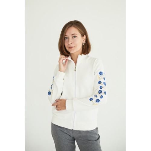 Бомбер на молнии с вышивкой "Васильки" в молочном цвете