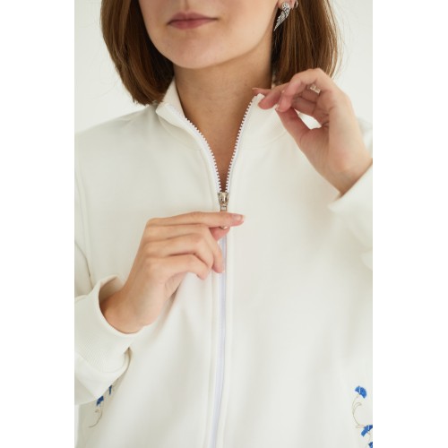 Бомбер на молнии с вышивкой "Васильки" в молочном цвете