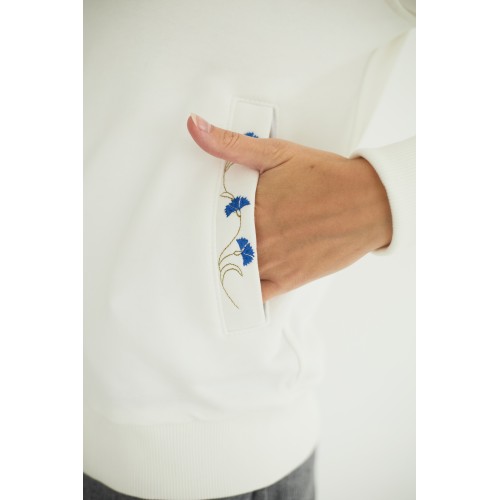 Бомбер на молнии с вышивкой "Васильки" в молочном цвете