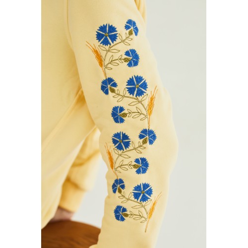 Бомбер на молнии с вышивкой " Васильки" в желтом цвете