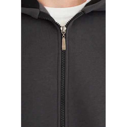 Худи мужская в графитовом цвете с орнаментом