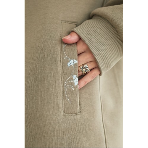 Оверсайз в оливковом цвете с вышивкой