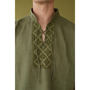 Льняная мужская рубашка в цвете хаки с орнаментом "МОНО"