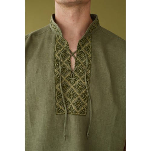 Льняная мужская рубашка в цвете хаки с орнаментом "МОНО"