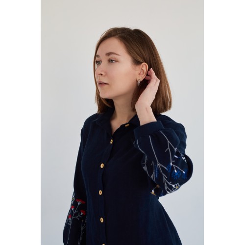 Льняная женская рубашка в темно-синем цвете (манжет фонарик)