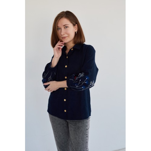 Льняная женская рубашка в темно-синем цвете (манжет фонарик)