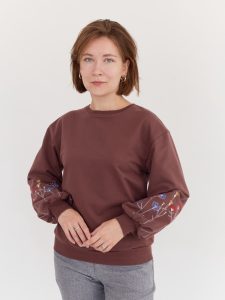 Свитшот с вышивкой в кофейном цвете